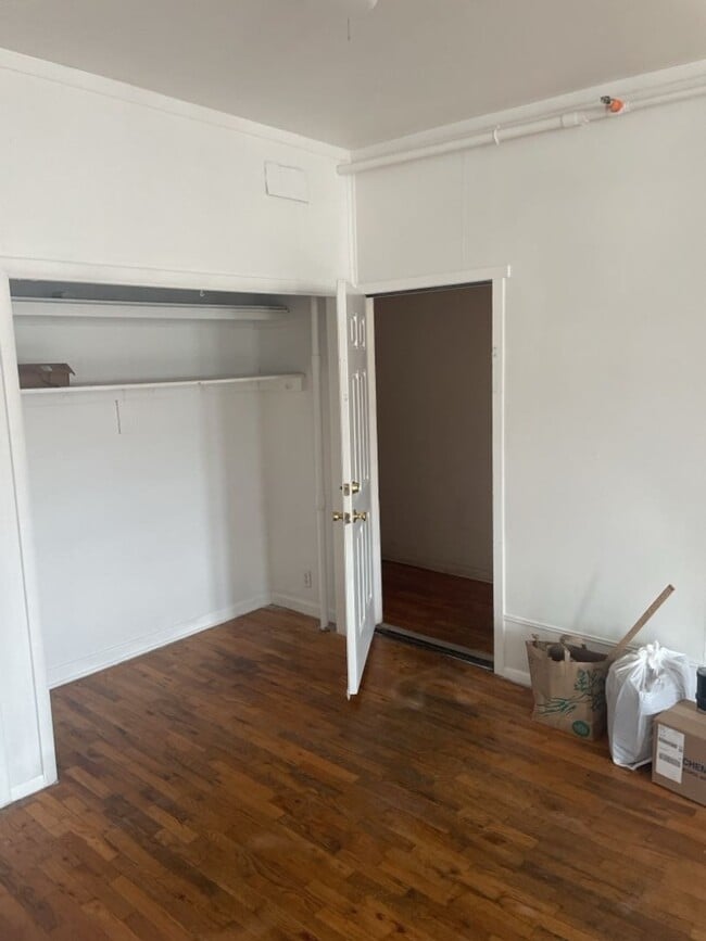 Building Photo - 734 1/2 Massachusetts St