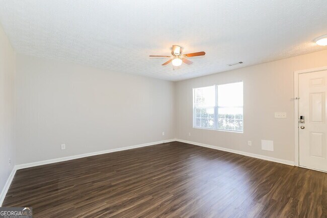 Building Photo - 2286 Strathmoor Manor Dr