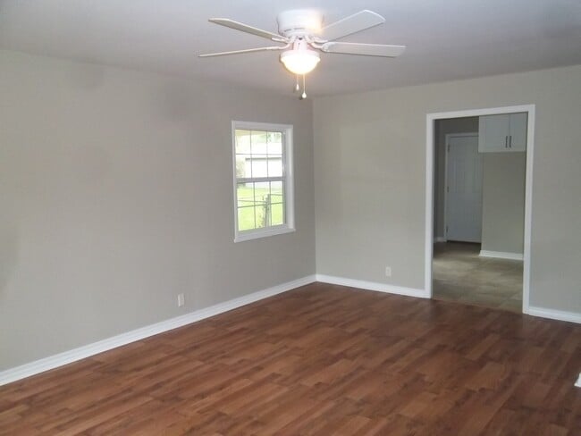 Building Photo - 2832 Holiday Ln