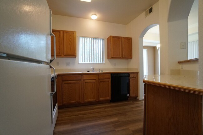 Building Photo - 3770 Strawberry Field Grove