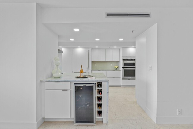 Building Photo - 400 N Flagler Dr