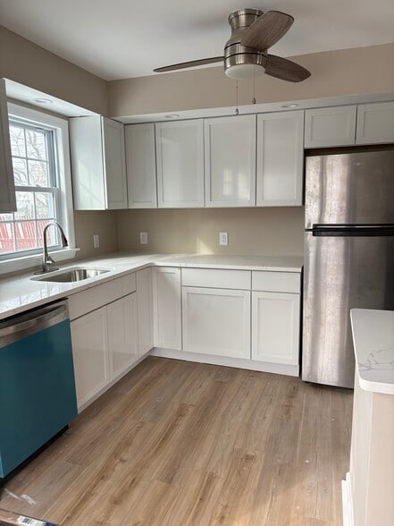 Building Photo - 8 Lynch Farm Dr