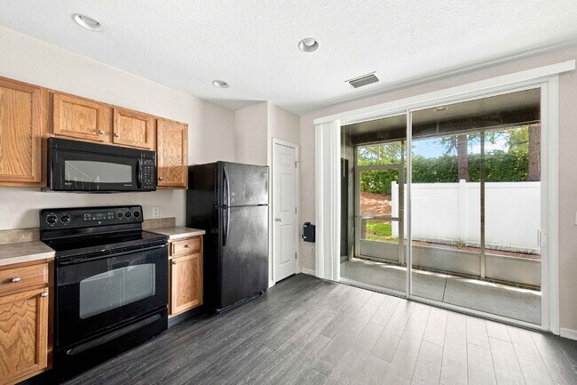 Building Photo - END-UNIT TOWNHOME FOR RENT IN GATED WYNCHASE AT FORE RANCH!