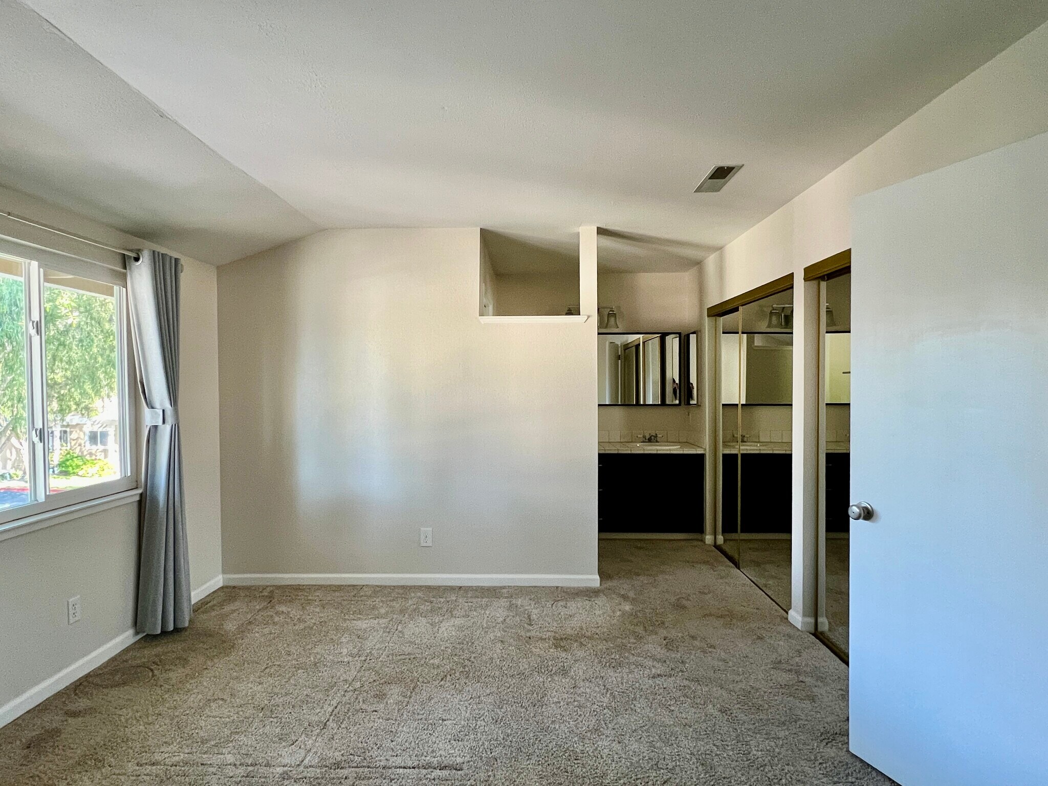 Master bedroom - 7520 Silvertree Ln