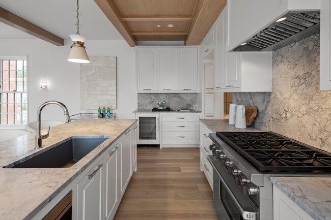 Building Photo - 42 Forest St