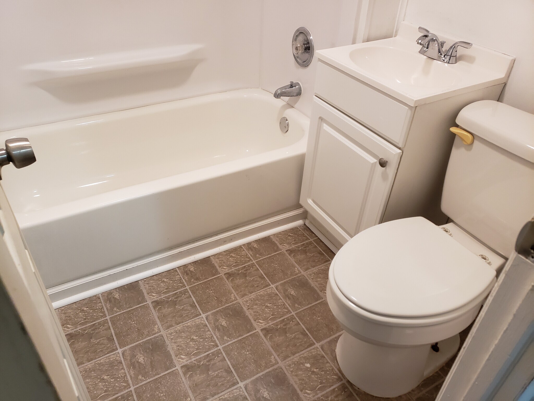 Building Photo - 253 Oak St