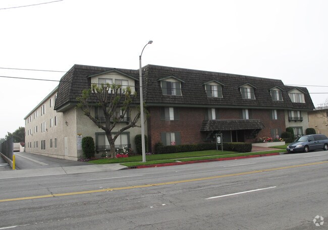Primary Photo - Crown Apartments