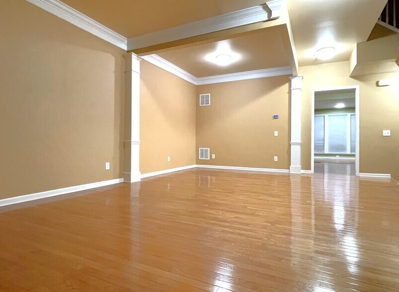 Building Photo - 268 Baxter Dr