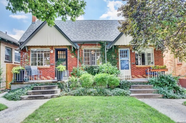 Building Photo - Gorgeous duplex near Cherry Creek!
