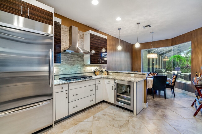 Building Photo - 279 Carina Dr