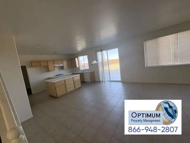 Building Photo - Beautiful 5 Bedroom, 3 Bathroom Two-Story Home with Loft & Spacious Backyard