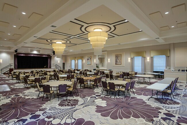 Building Photo - 329 NW Treeline Trce