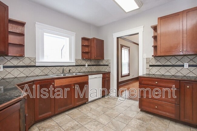 Building Photo - 3195 Whitethorn Rd