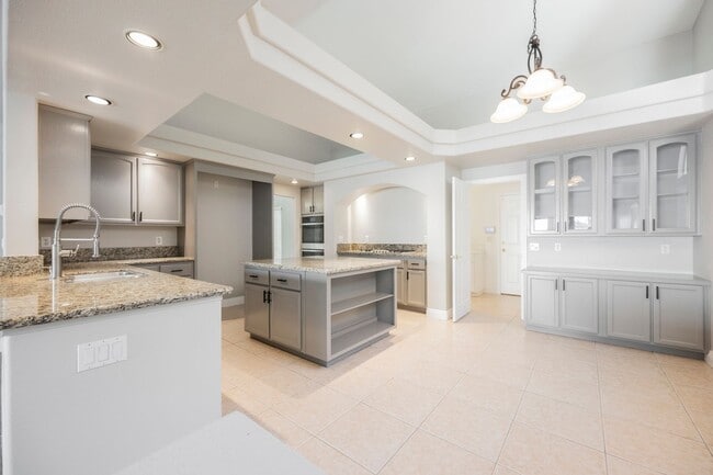 Building Photo - Gorgeous 1 Story Home in Gated Community