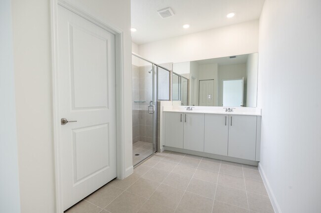Building Photo - 2485 SE 29th Dr