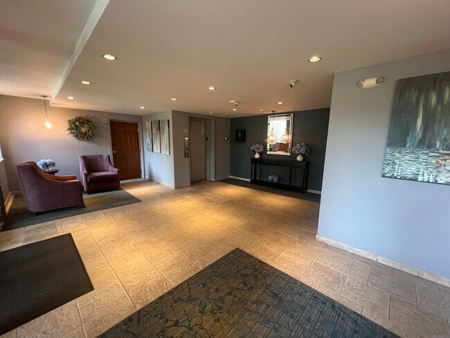 Building Photo - 1460 Elm St