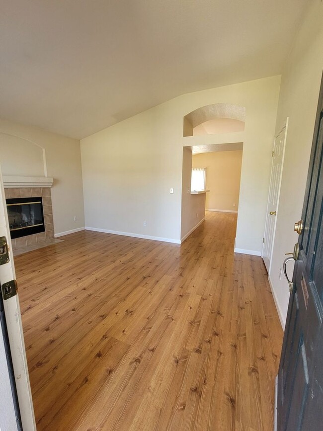 Building Photo - Elk Grove