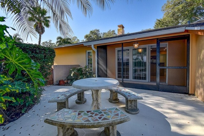 Building Photo - 1247 Monticello Blvd N