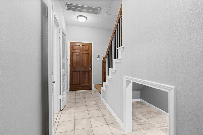 Building Photo - 17 E Willowood Ct