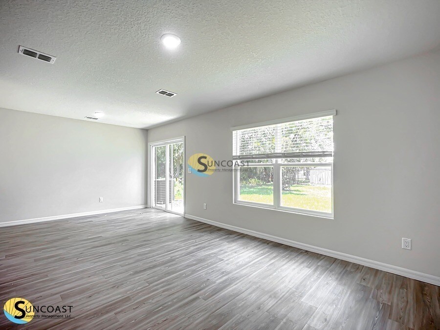 Building Photo - 6 Sleigh Bell Pl