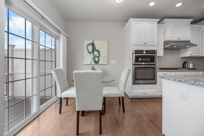 Building Photo - 2794 Ashcombe Dr.