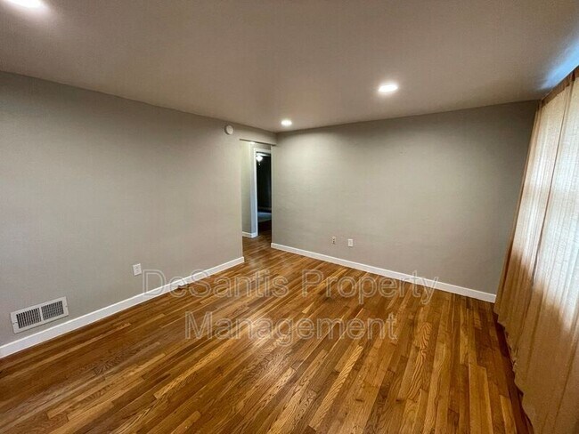Building Photo - 157 Merritt Ave