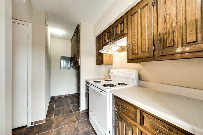 Building Photo - Adorable Townhome featuring 3 Bedrooms + Office In Prime Location