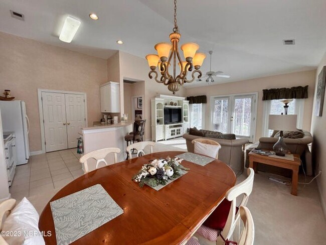 Building Photo - Beautiful Sea Trail Plantation townhome
