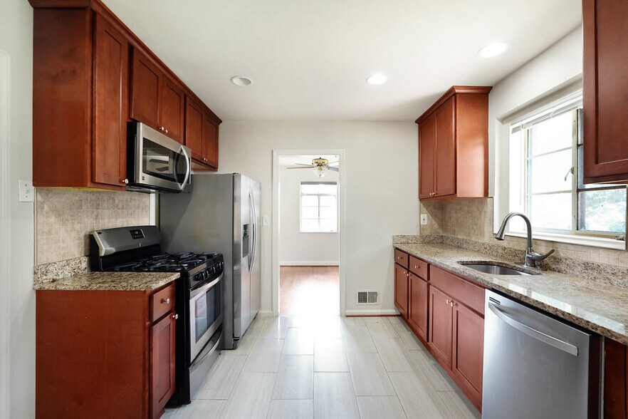 Building Photo - 5609 6th St S