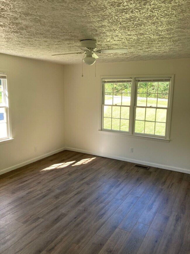 Building Photo - 3473/3475 Wax Rd.