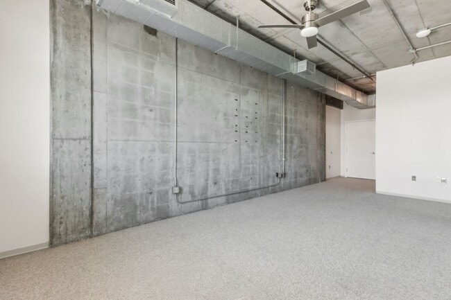 Building Photo - Loft Condo in Downtown Orlando