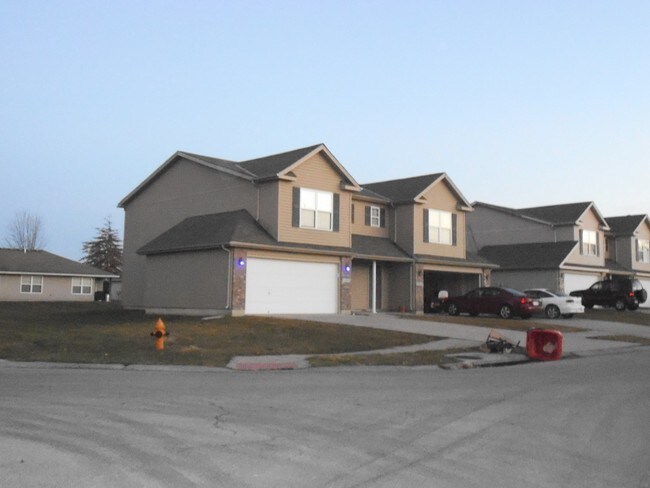 Primary Photo - 1008 W Linden Ave