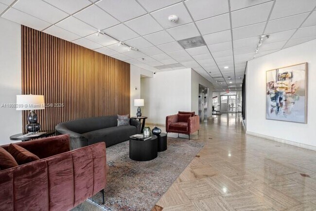 Building Photo - 6422 Collins Ave