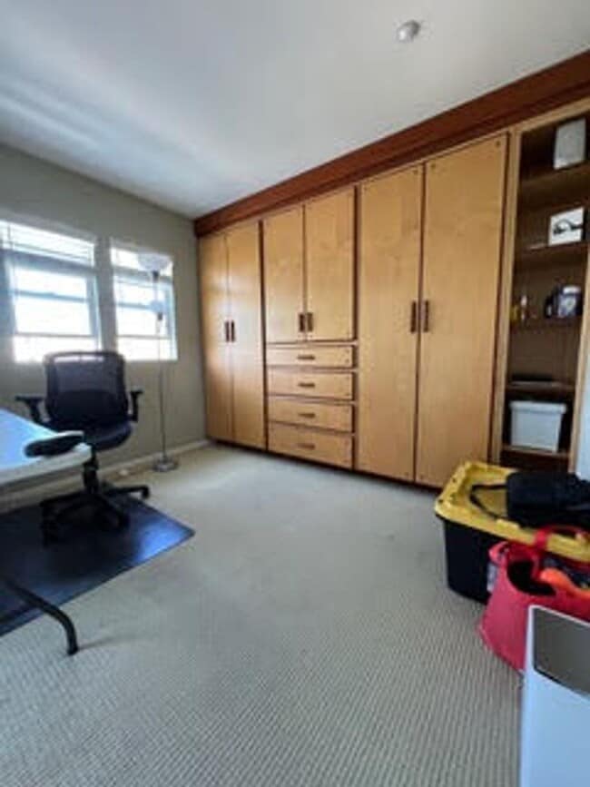 Building Photo - 2 BR, 2 Bath, 2 Car garage