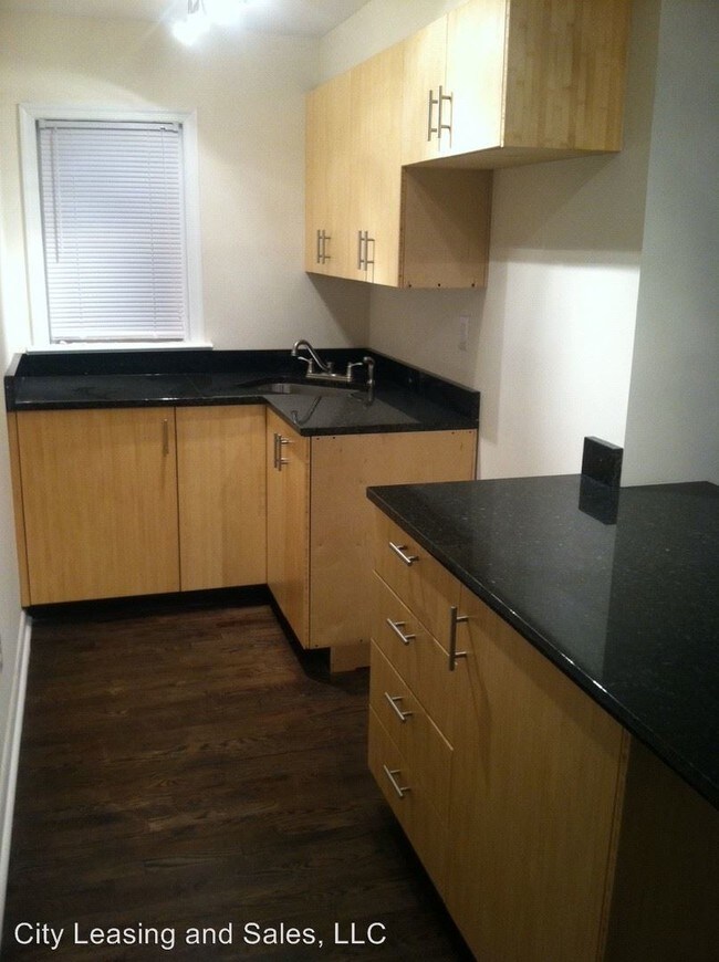 Building Photo - 1005 N 25th St