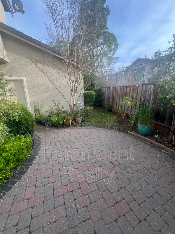 Building Photo - 5608 N Dublin Ranch Dr