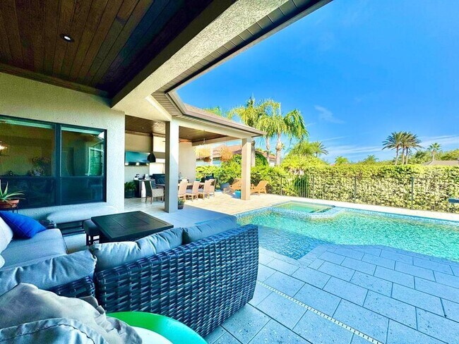 Building Photo - 10605 Sabella Dr