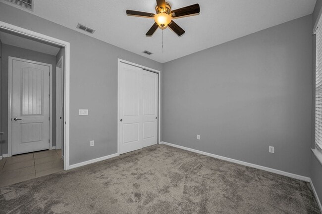 Building Photo - Large Spacious 2 bedroom 2 bath in Del Web