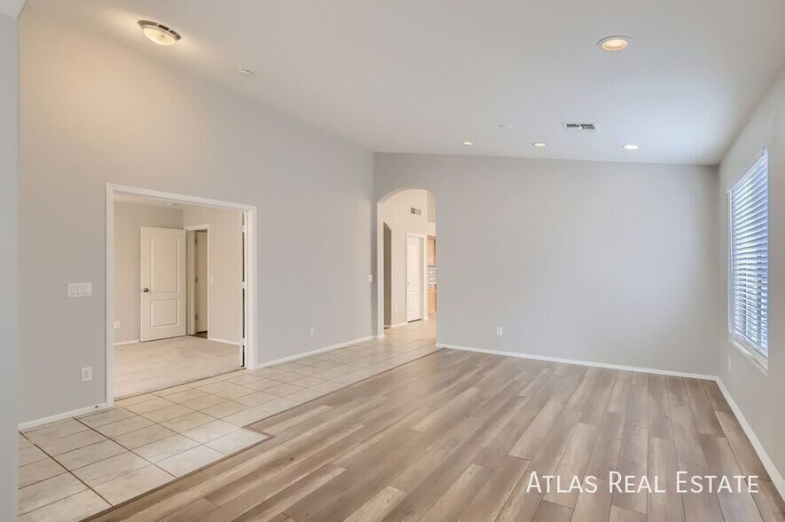 Building Photo - 5338 N Ormondo Way