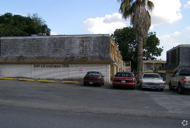 Building Photo - Gardina Courts