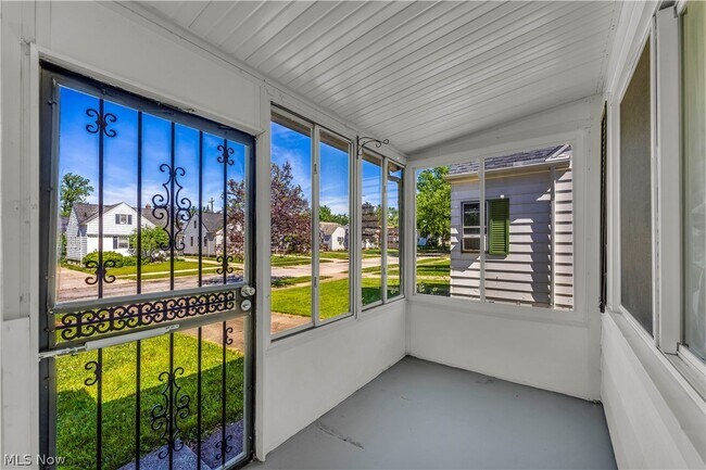 Building Photo - 5535 Oakwood Ave