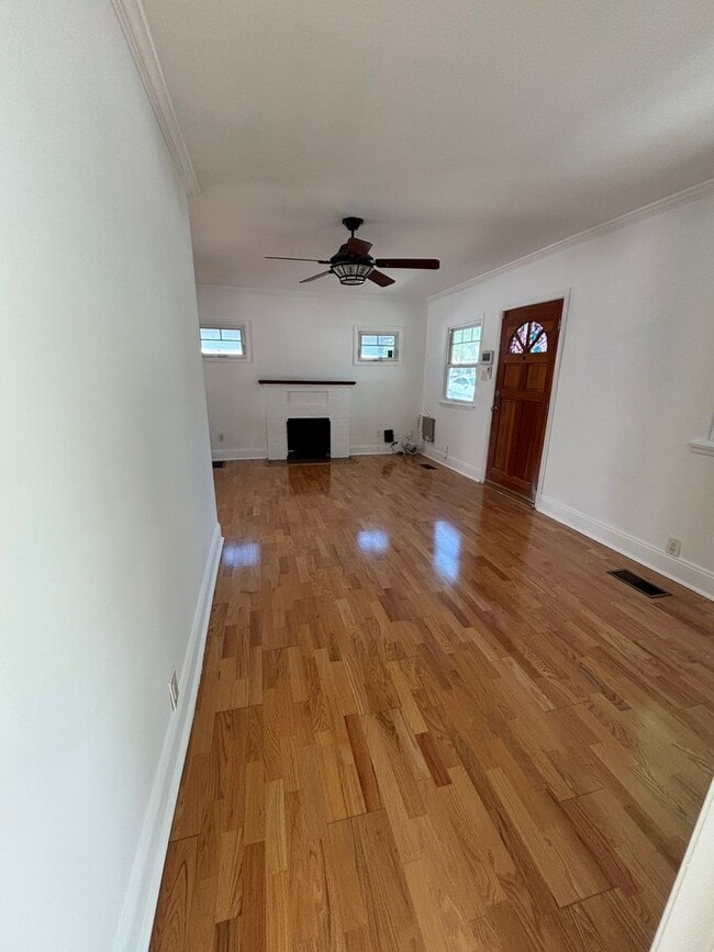 Building Photo - Charming 2+1 house for rent with small yar...