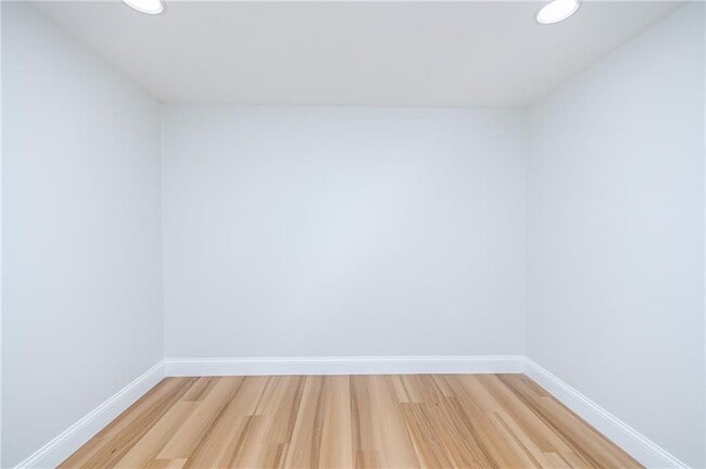 Building Photo - 5041 Alexander Ave