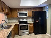 Building Photo - 4444 Victory Dr