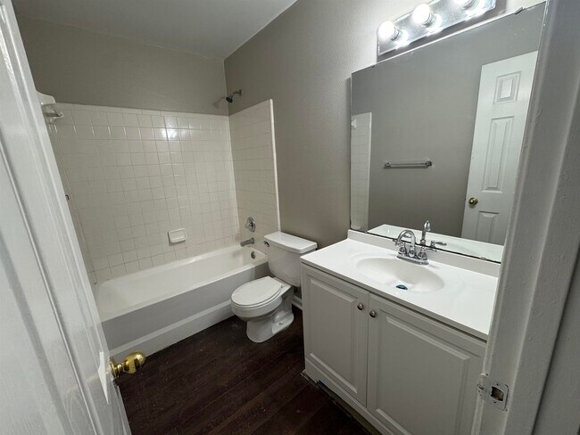 Building Photo - 2365 Parrot Ln