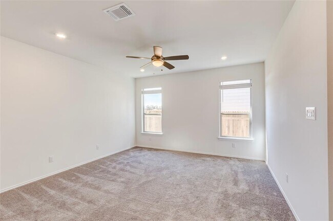 Building Photo - 1508 Carriageway Dr