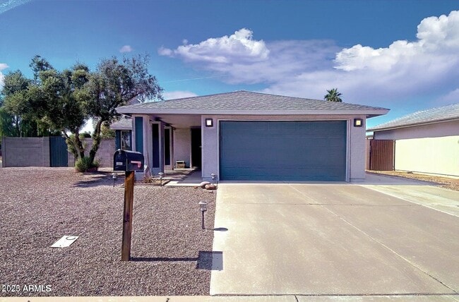 Primary Photo - 1203 W Mariposa St