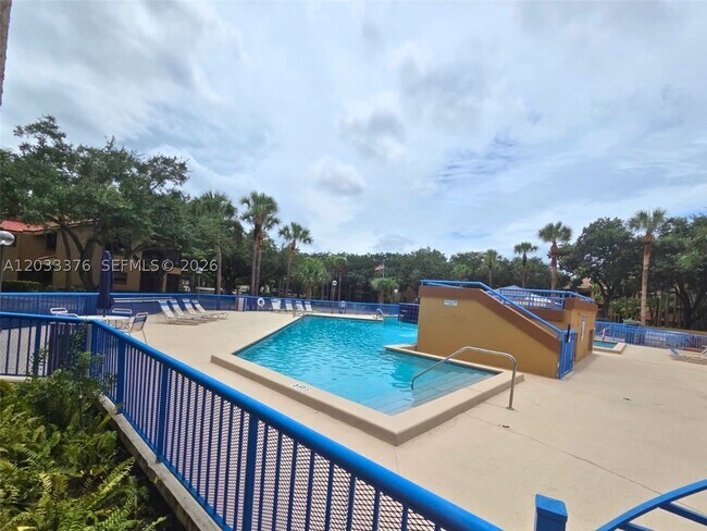 Building Photo - 15505 N Miami Lakeway