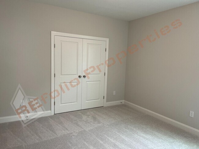 Building Photo - Spacious 4 Bedroom, 3 Bathroom Home w/ 2-C...