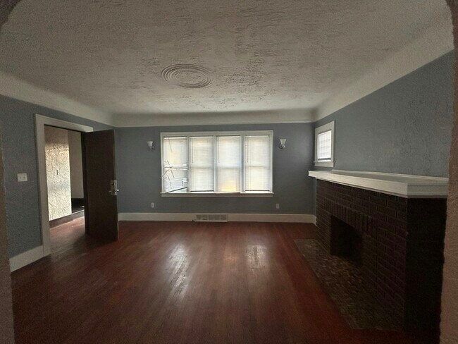 Building Photo - 16930 Santa Rosa Dr